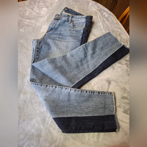 Kut from the Kloth Blue Ankle Cropped Jeans with Skinny Fit - Picture 7 of 10